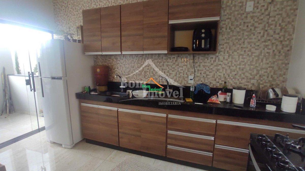 Casa, Centro, 2 Quartos, 2 Vagas, 1 Suíte