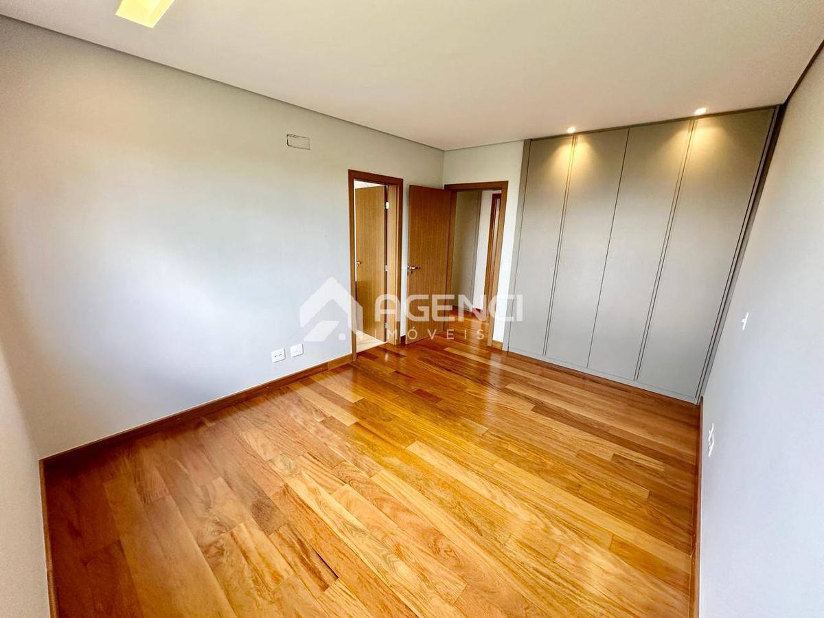 Casa em Condomínio, Alphaville - Lagoa dos Ingleses, 4 Quartos, 0 Vaga, 4 Suítes