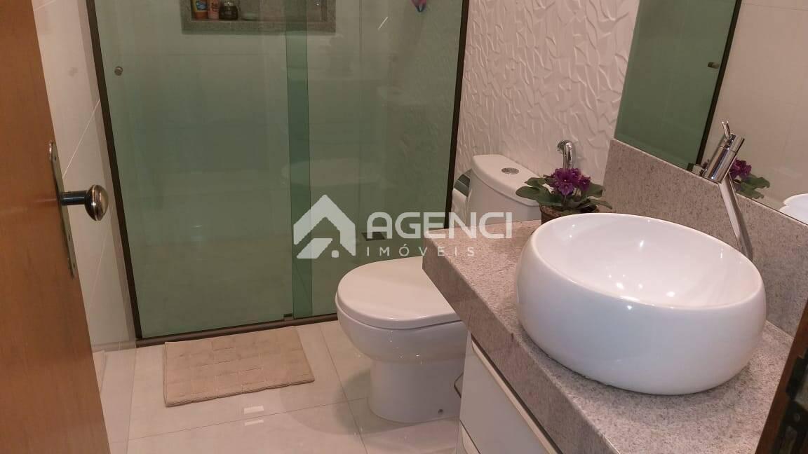 Casa, Camargos, 4 Quartos, 0 Vaga, 2 Suítes