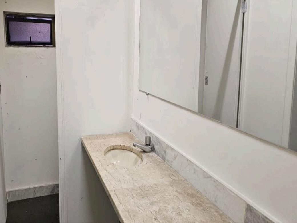 Andar, Funcionários