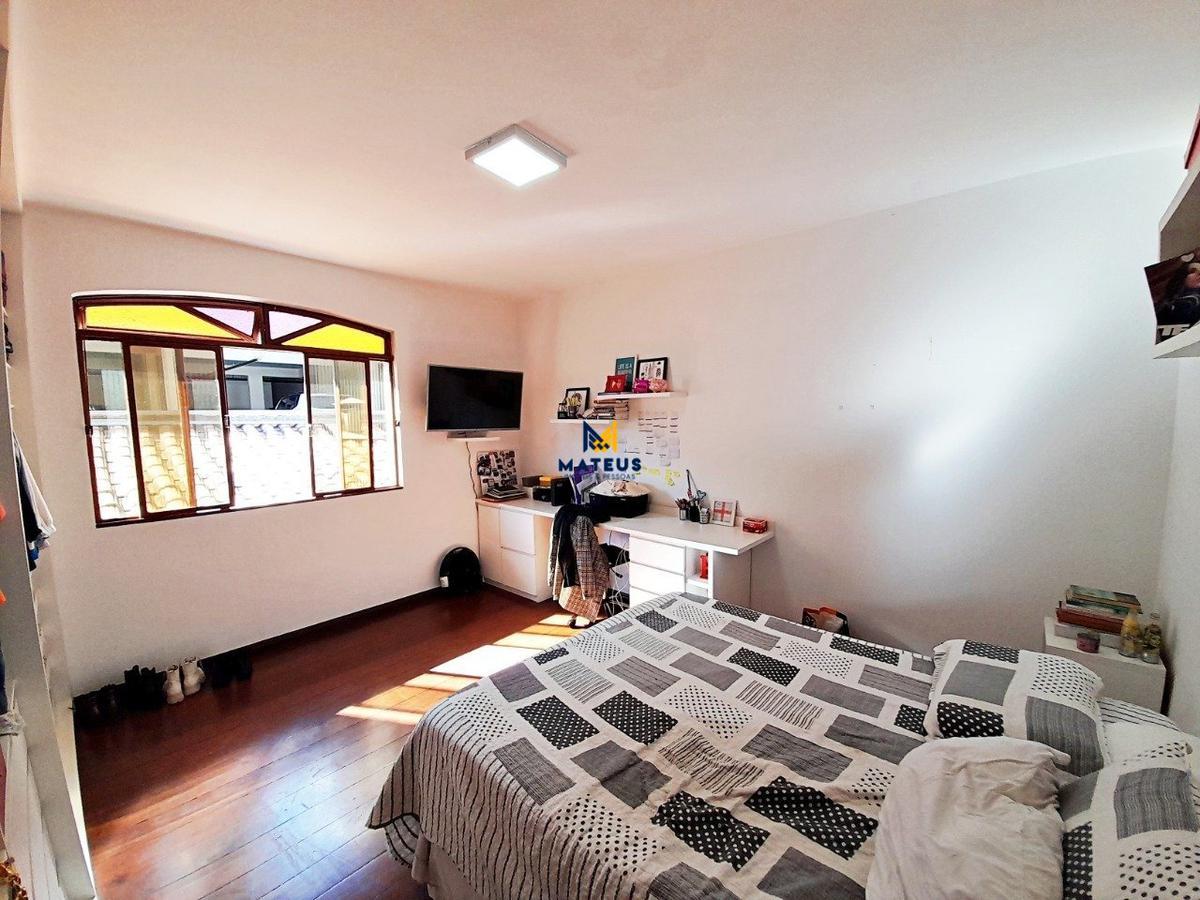 Casa, Caiçaras, 5 Quartos, 4 Vagas, 2 Suítes