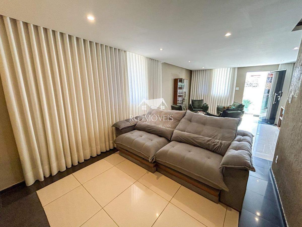 Casa, Santa Cruz Industrial, 4 Quartos, 4 Vagas, 2 Suítes