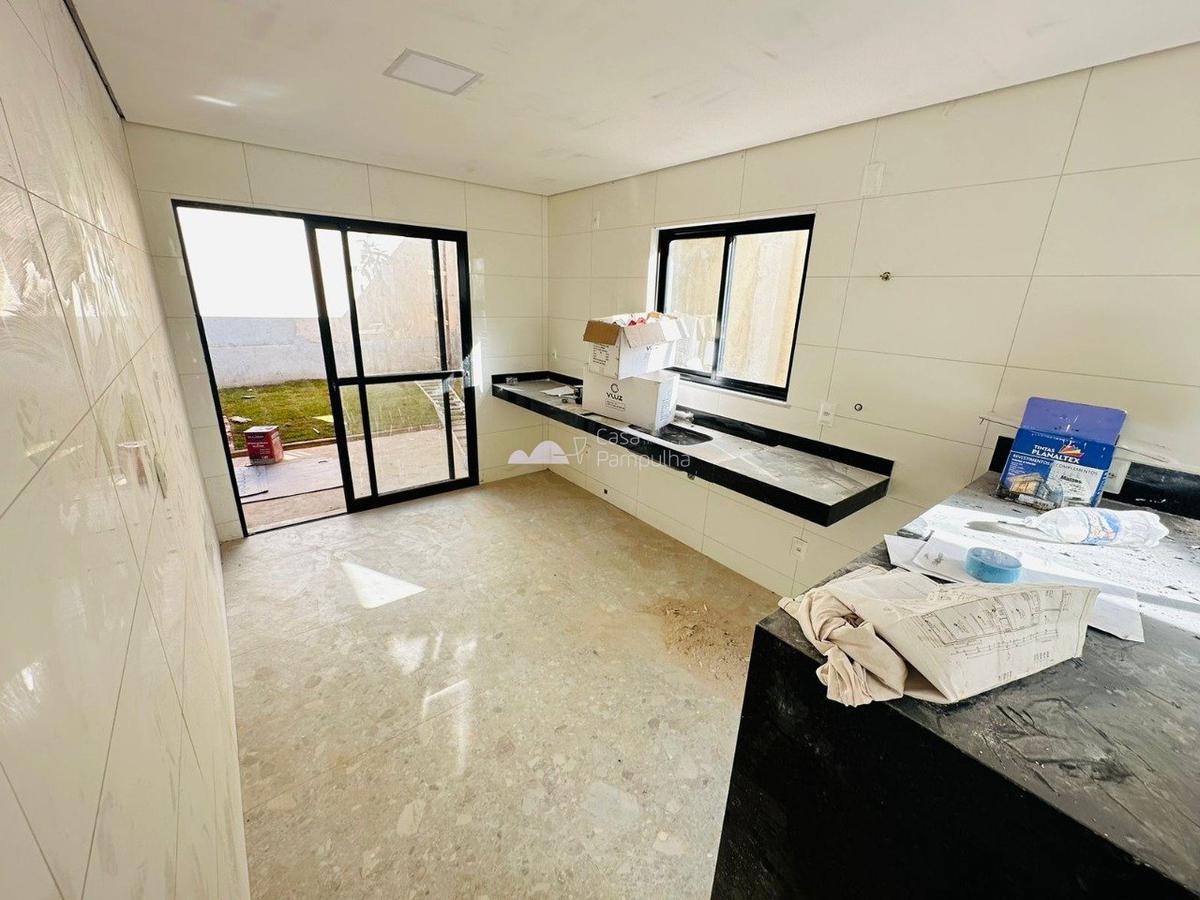 Casa, Santa Branca, 3 Quartos, 4 Vagas, 1 Suíte