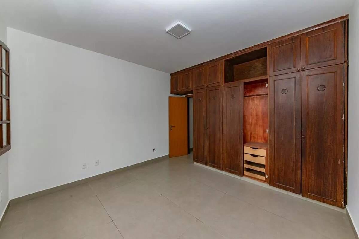 Casa, Palmeiras, 4 Quartos, 8 Vagas, 1 Suíte