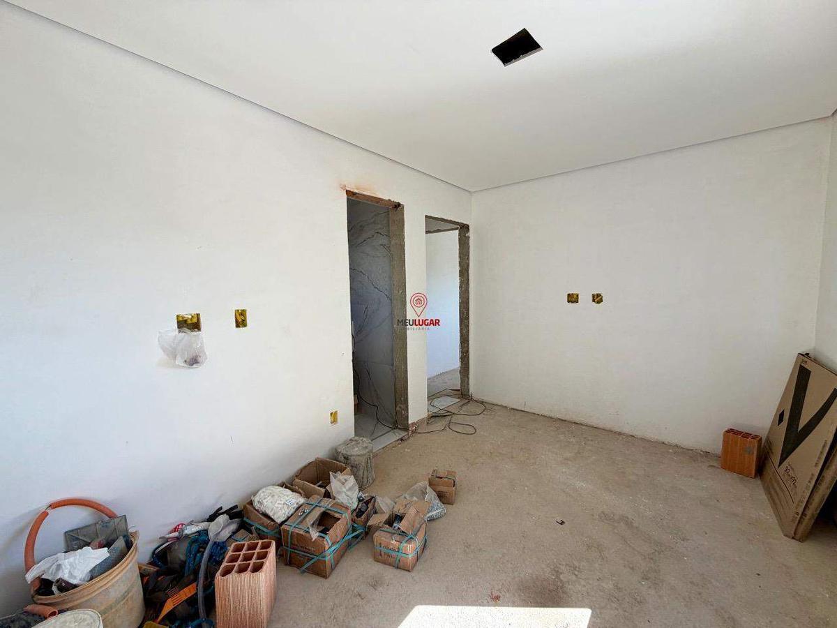 Apartamento, Barreiro, 3 Quartos, 3 Vagas, 1 Suíte