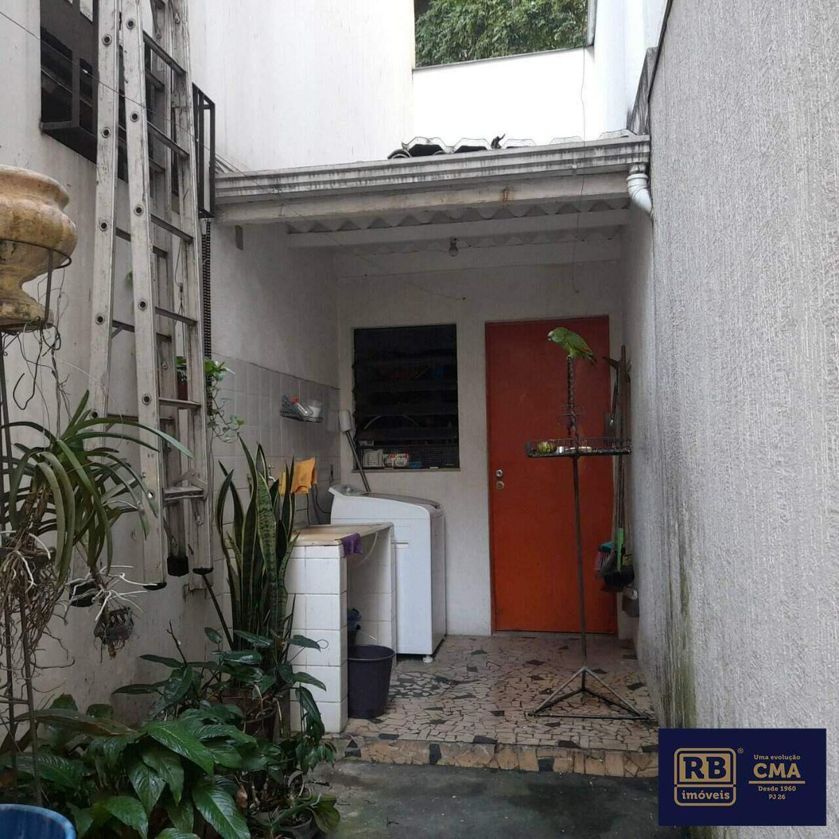 Casa, Funcionários, 5 Quartos, 4 Vagas, 1 Suíte