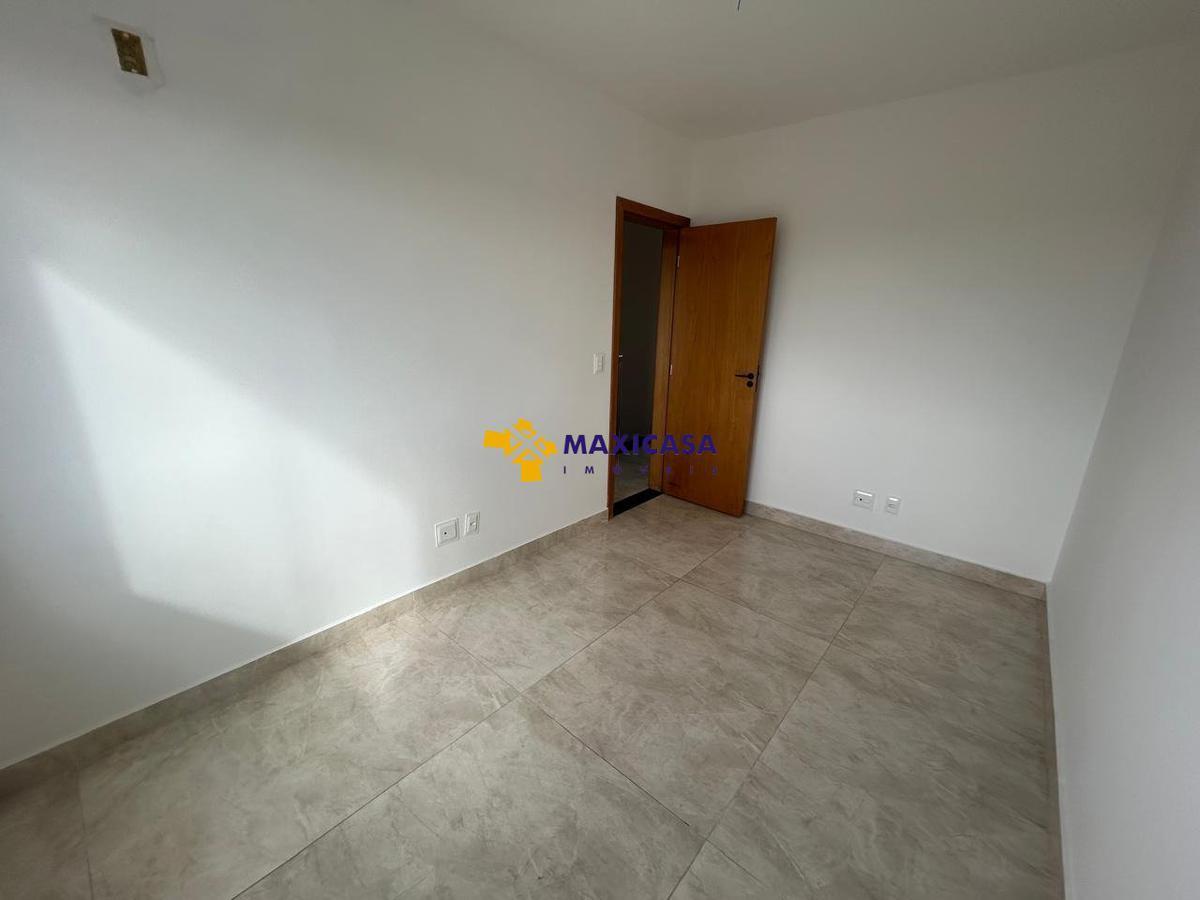 Casa, Santa Branca, 3 Quartos, 2 Vagas, 1 Suíte