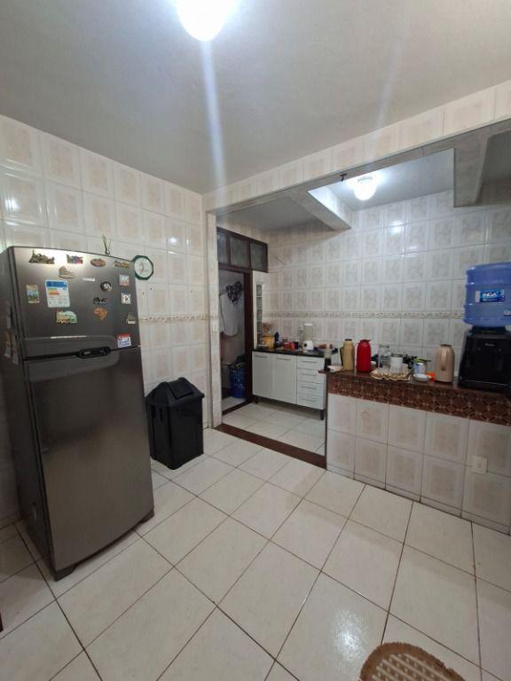 Casa, Centro, 4 Quartos, 0 Vaga