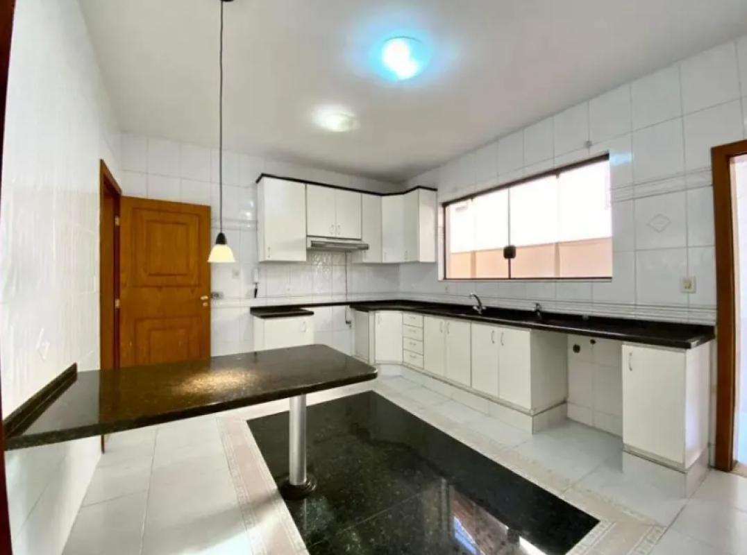 Casa, Castelo, 4 Quartos, 6 Vagas, 1 Suíte