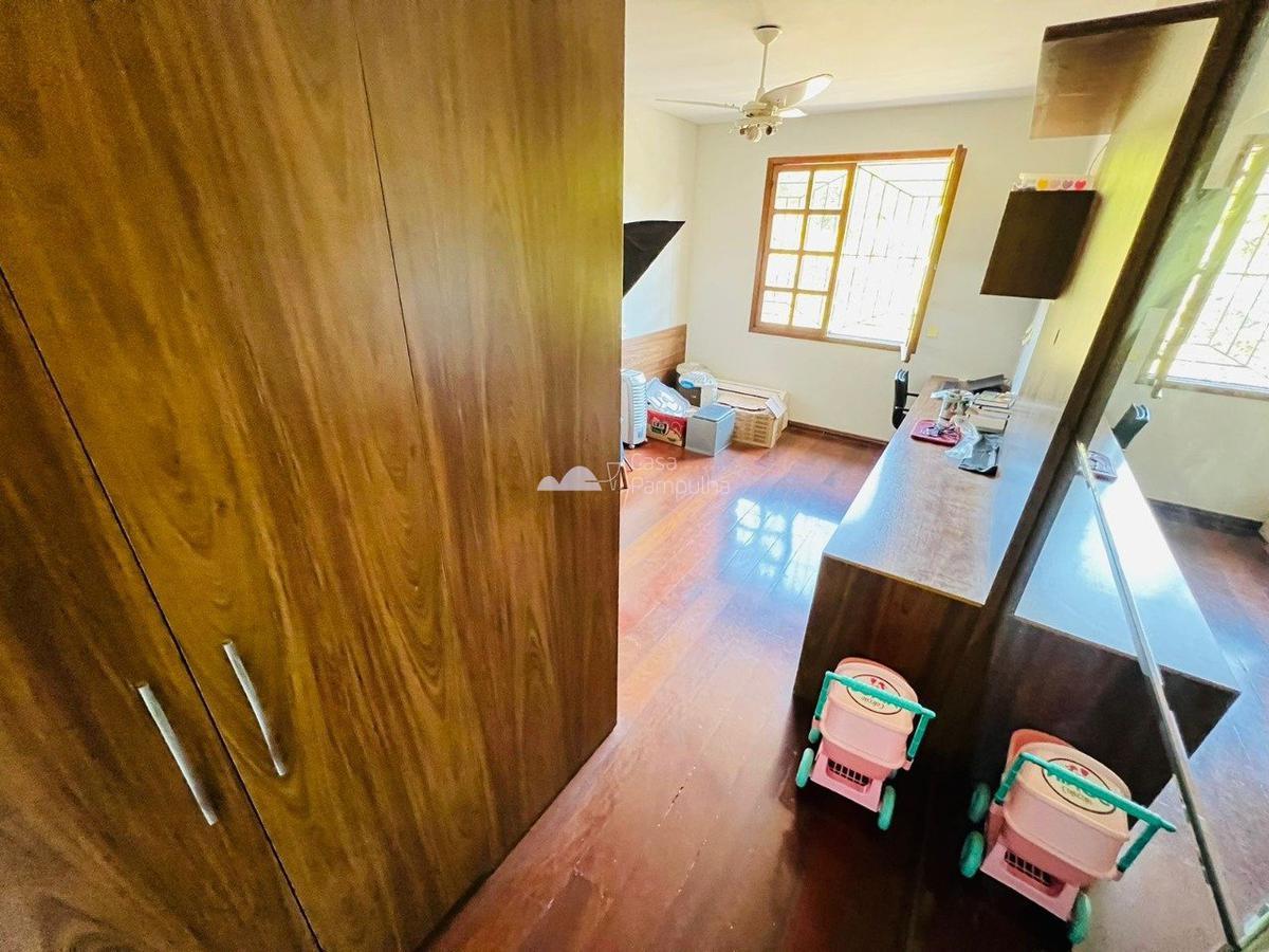 Casa, Santa Branca, 5 Quartos, 4 Vagas, 2 Suítes