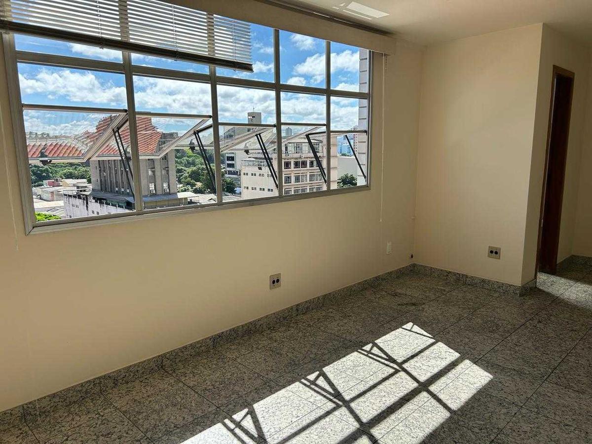 Sala, Barro Preto, 0 Quarto, 2 Vagas