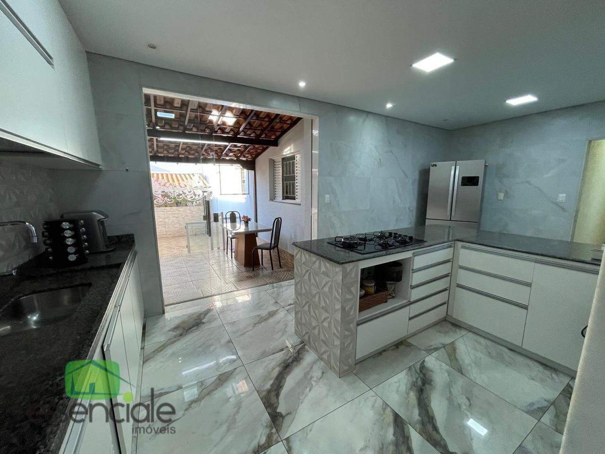 Casa, Novo Eldorado, 3 Quartos, 5 Vagas, 1 Suíte