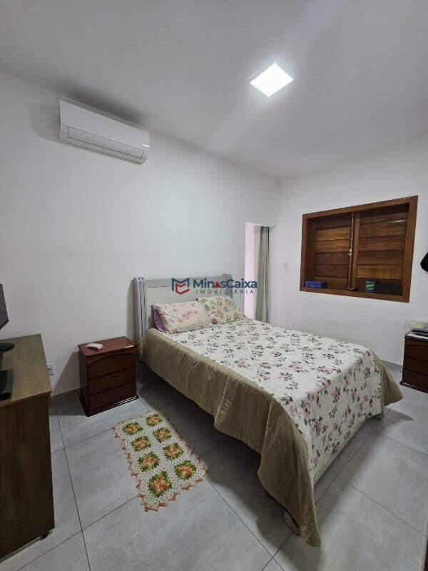 Casa, Quitandinha, 3 Quartos, 2 Vagas, 1 Suíte