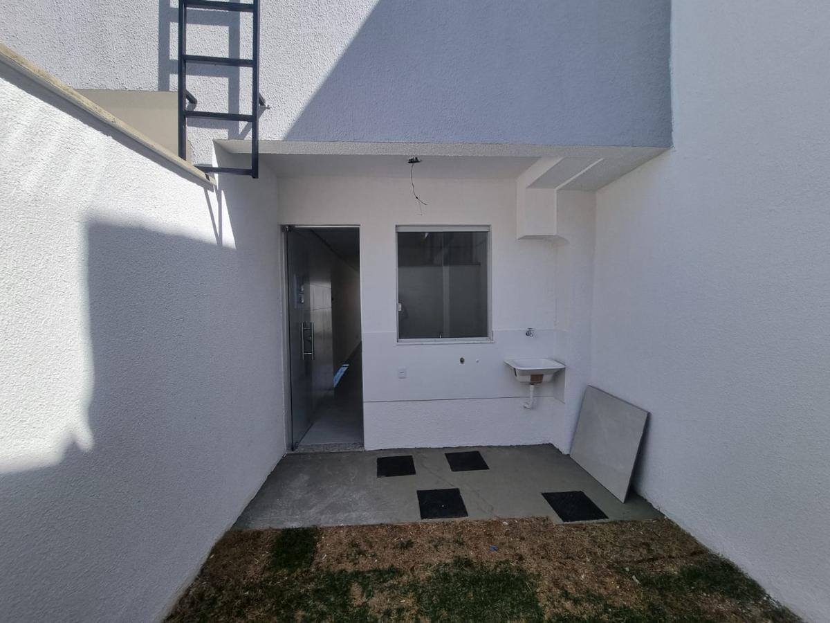 Casa, Floramar, 2 Quartos, 1 Vaga, 2 Suítes