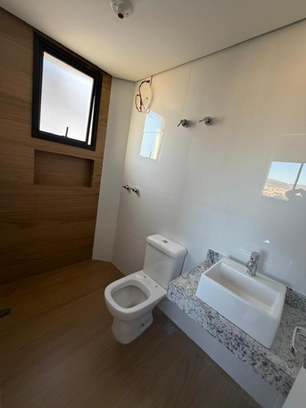 Cobertura, Tirol (barreiro), 3 Quartos, 2 Vagas, 1 Suíte