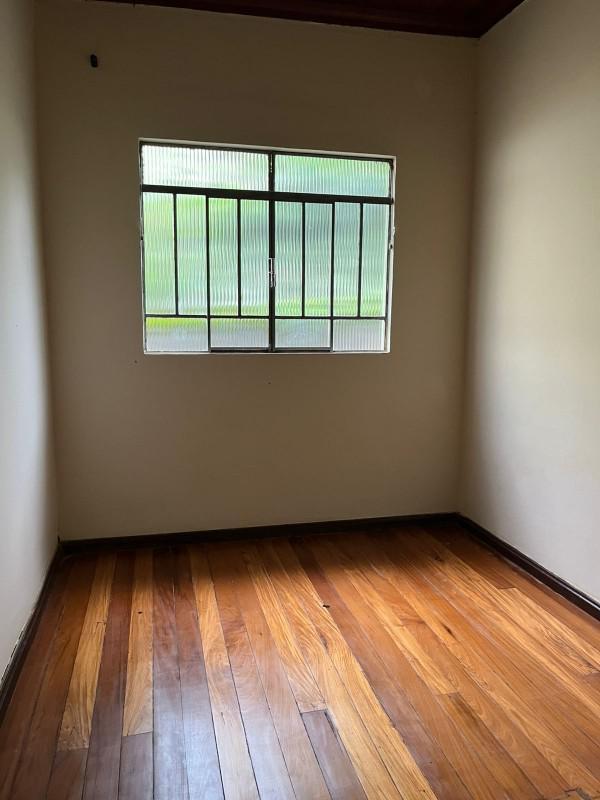 Casa, Centro, 4 Quartos, 0 Vaga