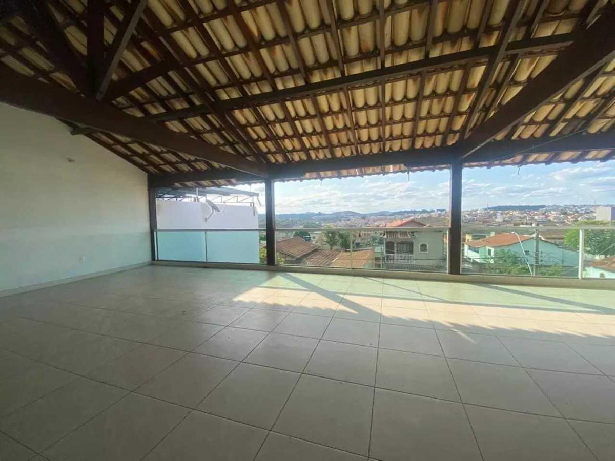 Casa, Nacional, 6 Quartos, 4 Vagas, 2 Suítes