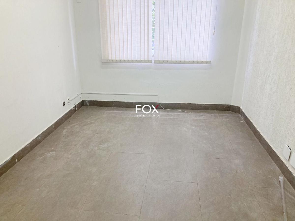 Casa, Funcionários, 5 Quartos, 2 Vagas, 1 Suíte