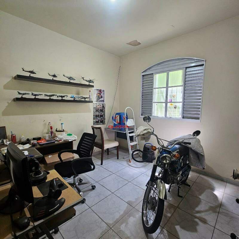 Casa, Braúnas, 4 Quartos, 7 Vagas, 1 Suíte