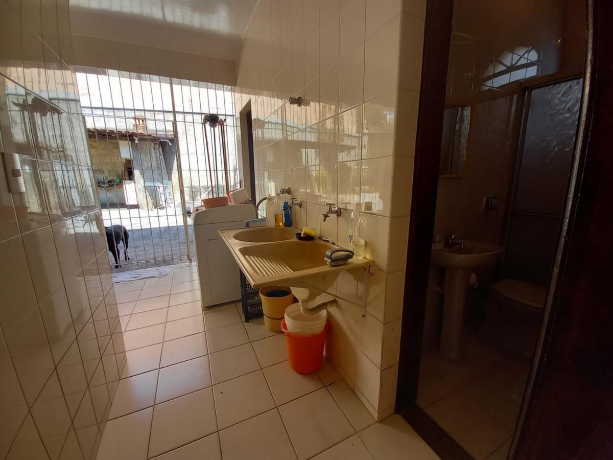 Casa, Castelo, 3 Quartos, 4 Vagas, 1 Suíte