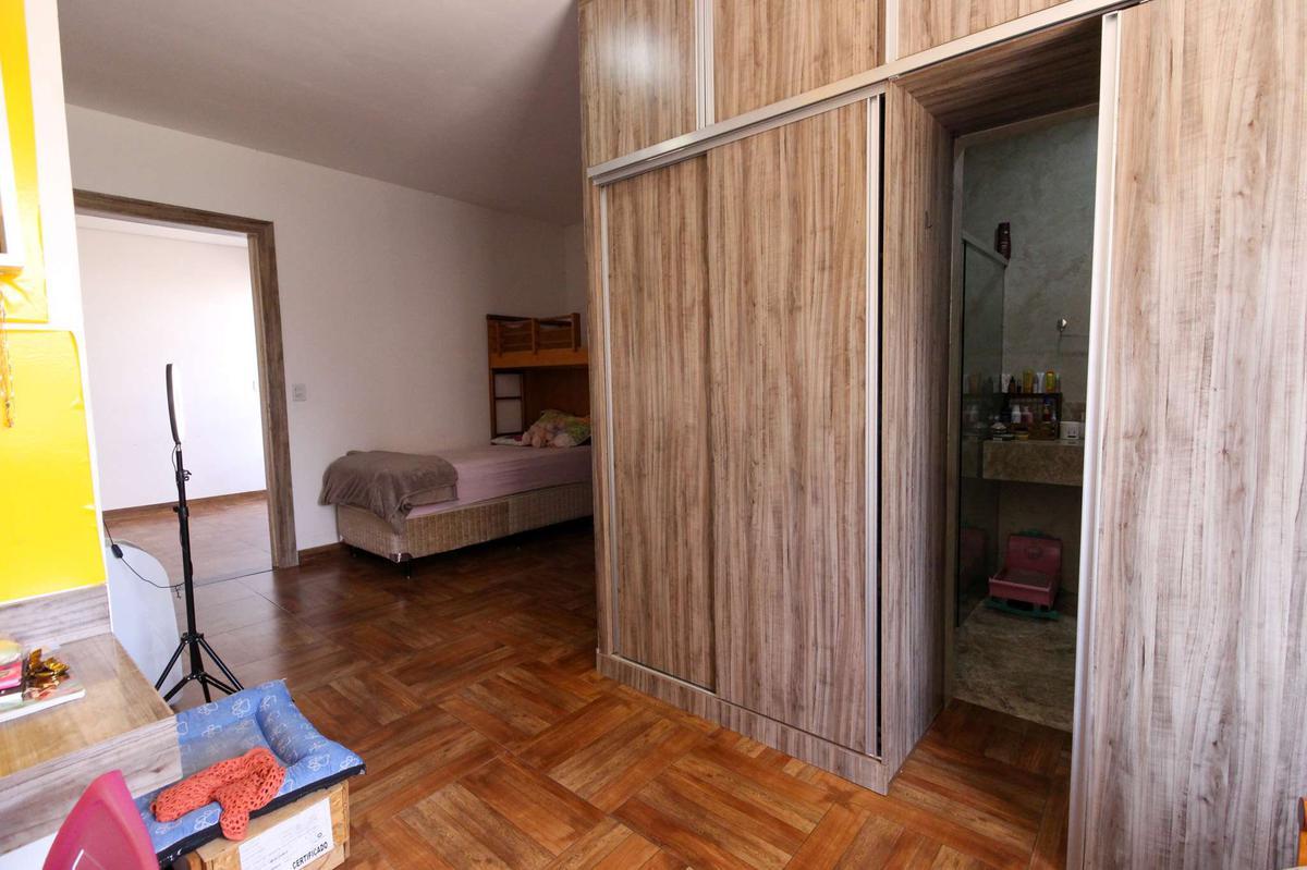Casa, Horto, 6 Quartos, 2 Vagas, 5 Suítes