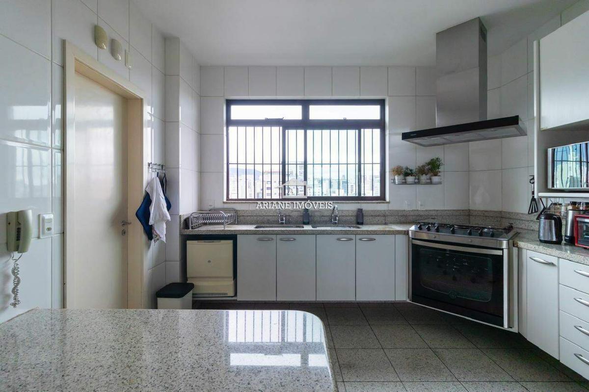 Apartamento, Funcionários, 4 Quartos, 4 Vagas, 2 Suítes
