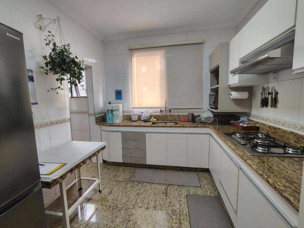 Apartamento, Barreiro, 4 Quartos, 2 Vagas, 1 Suíte