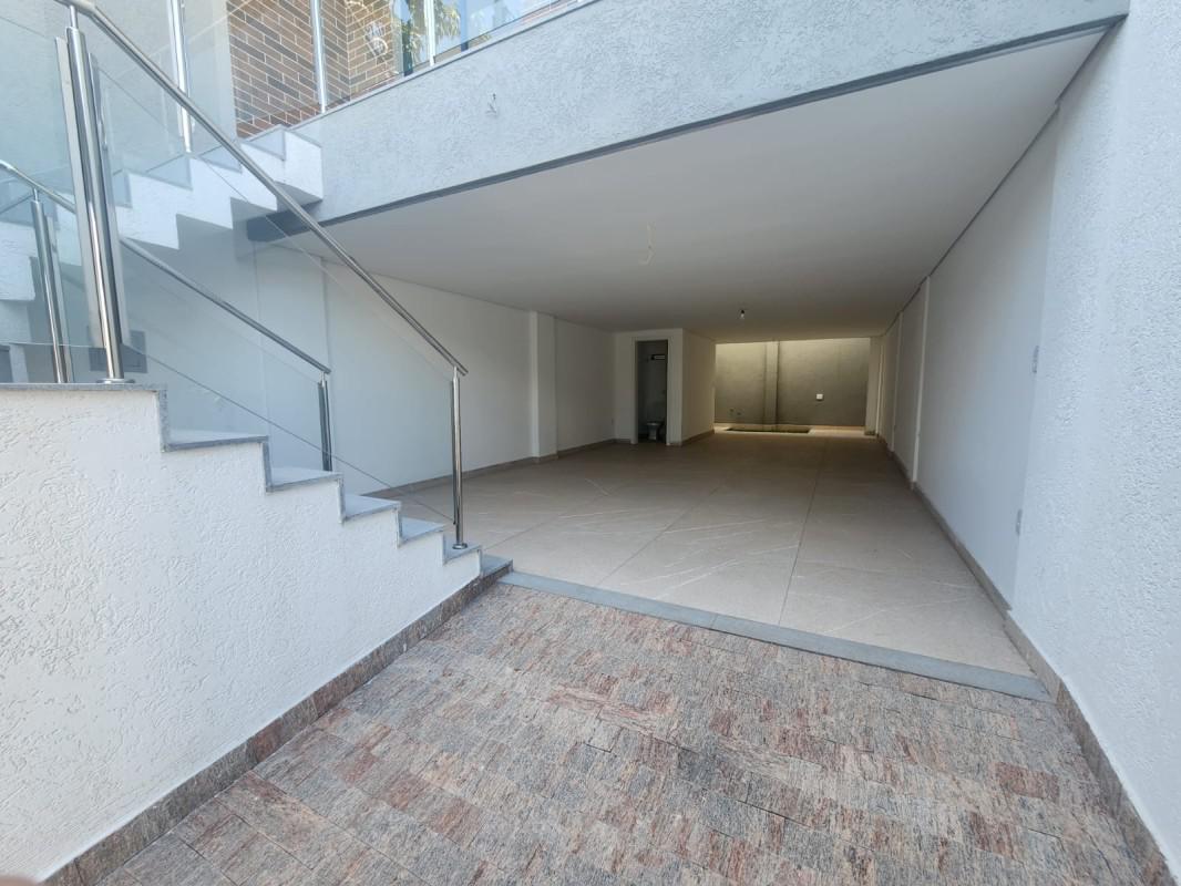 Casa, Cabral, 3 Quartos, 4 Vagas, 1 Suíte