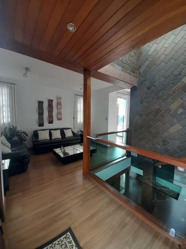 Casa, Camargos, 8 Quartos, 3 Vagas, 4 Suítes