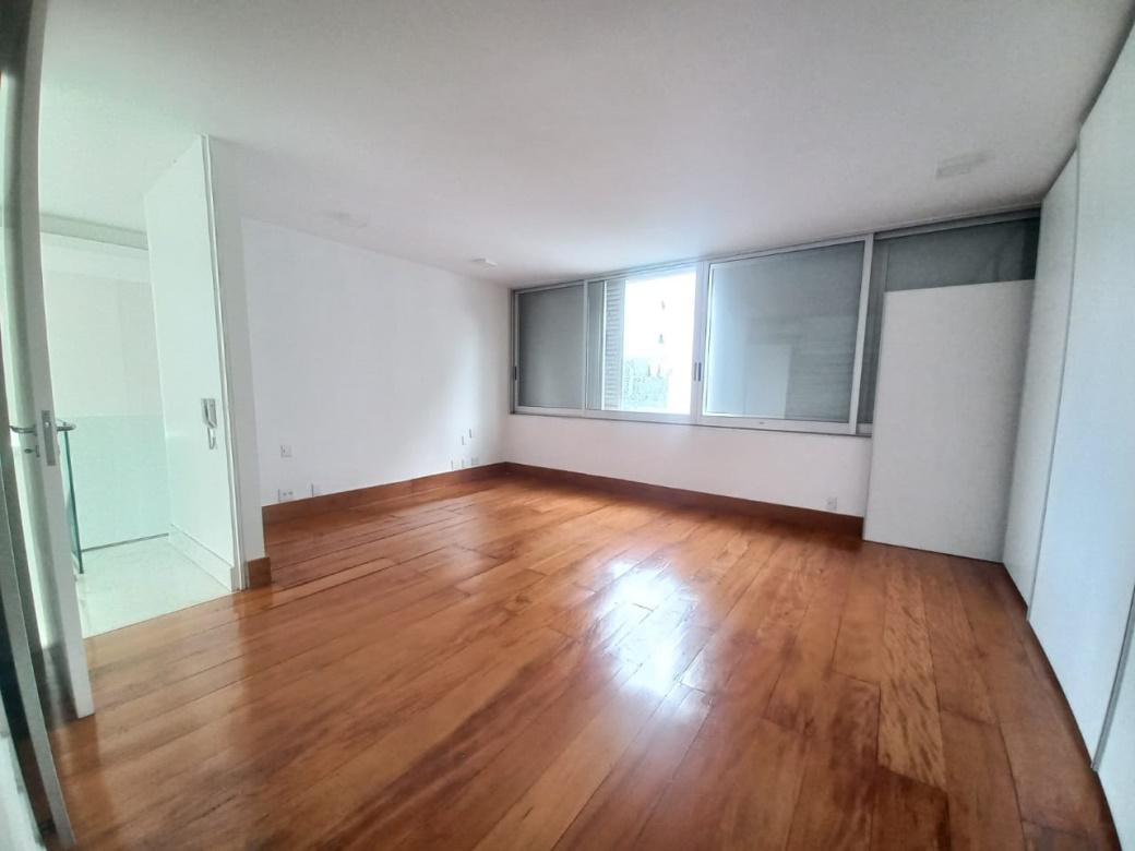 Cobertura, Funcionários, 4 Quartos, 3 Vagas, 2 Suítes