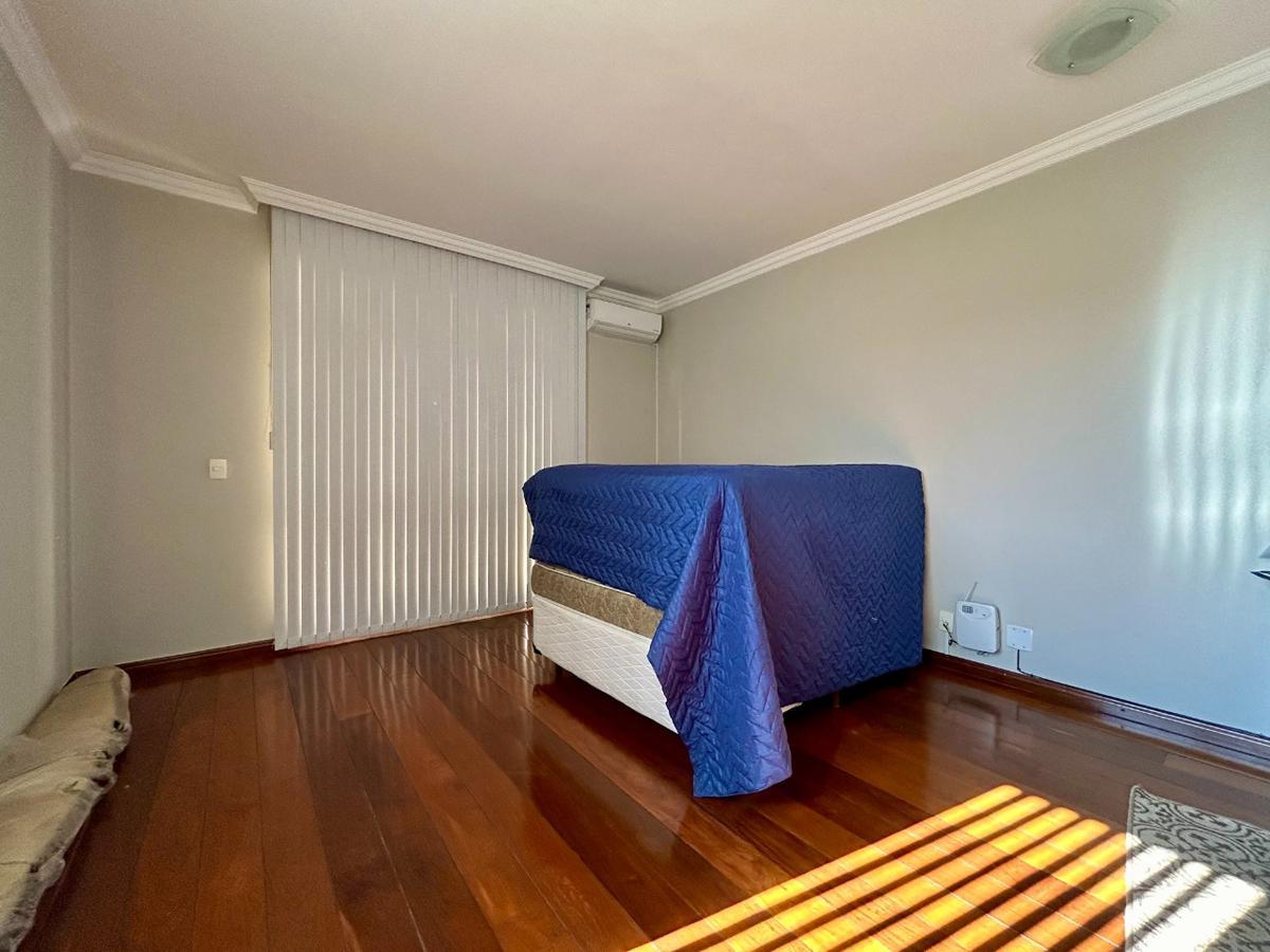 Casa, Castelo, 4 Quartos, 4 Vagas, 1 Suíte