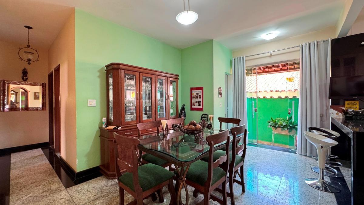 Casa, Planalto, 4 Quartos, 3 Vagas, 2 Suítes