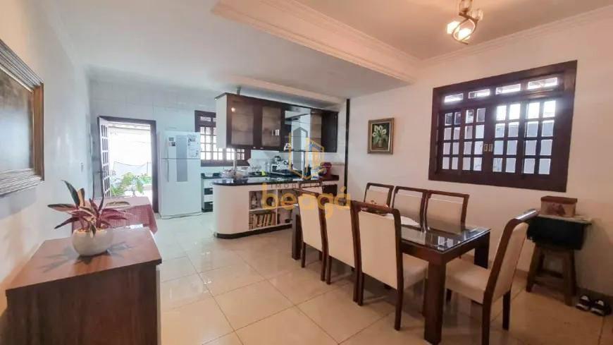 Casa, Castelo, 3 Quartos, 2 Vagas, 1 Suíte