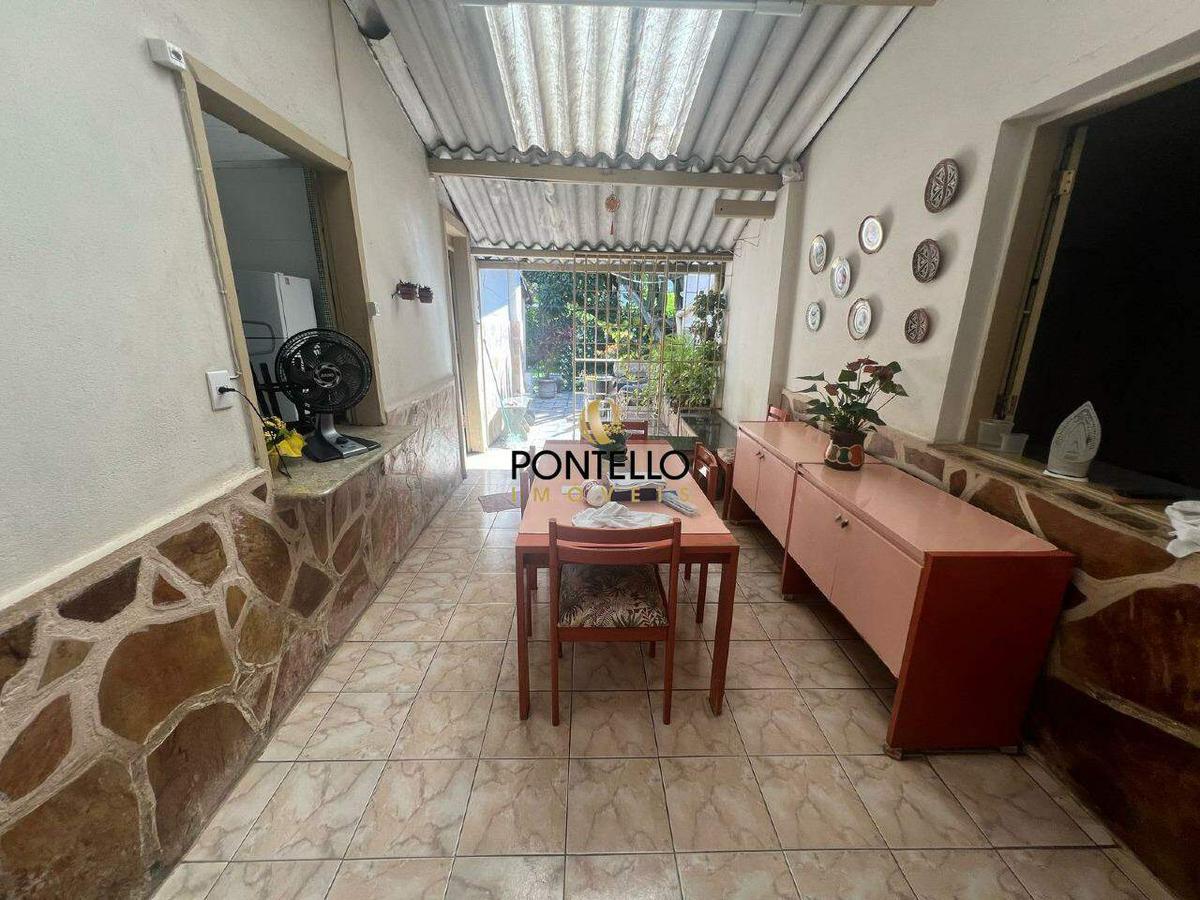 Casa, Centro, 6 Quartos, 0 Vaga, 1 Suíte