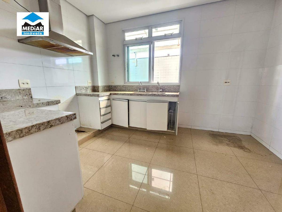 Prédio, Jaraguá, 8 Quartos, 10 Vagas, 4 Suítes