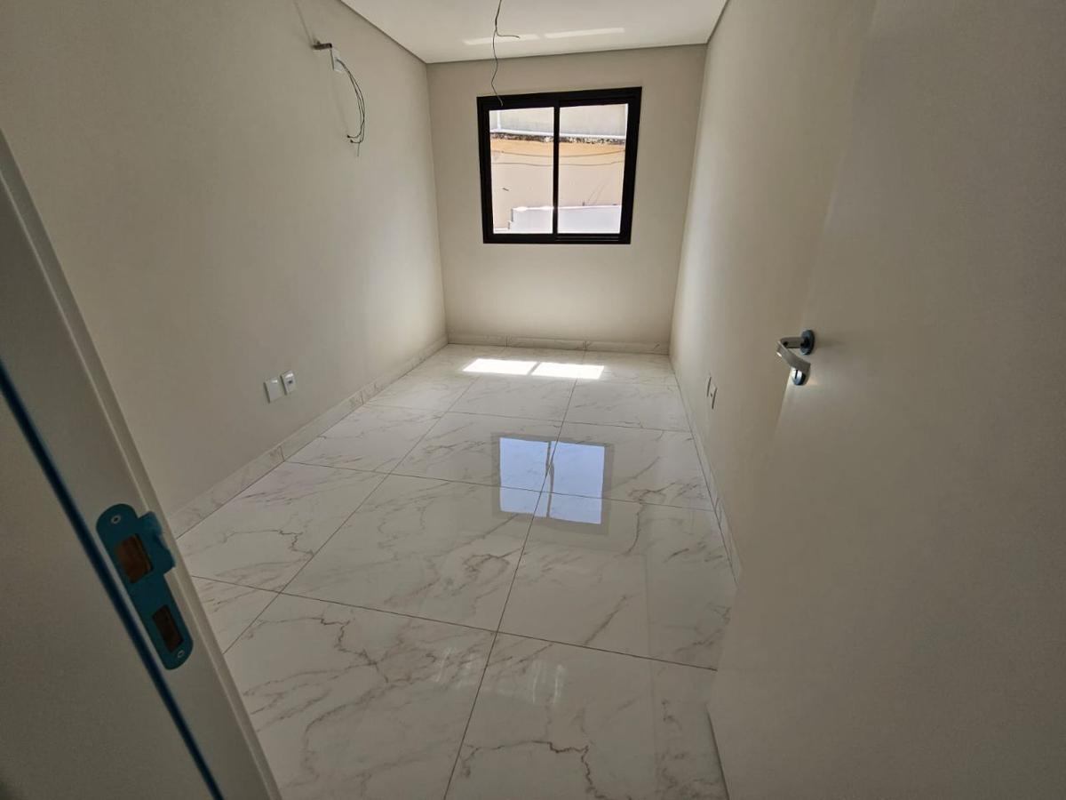 Casa, Santa Cruz, 3 Quartos, 4 Vagas, 1 Suíte