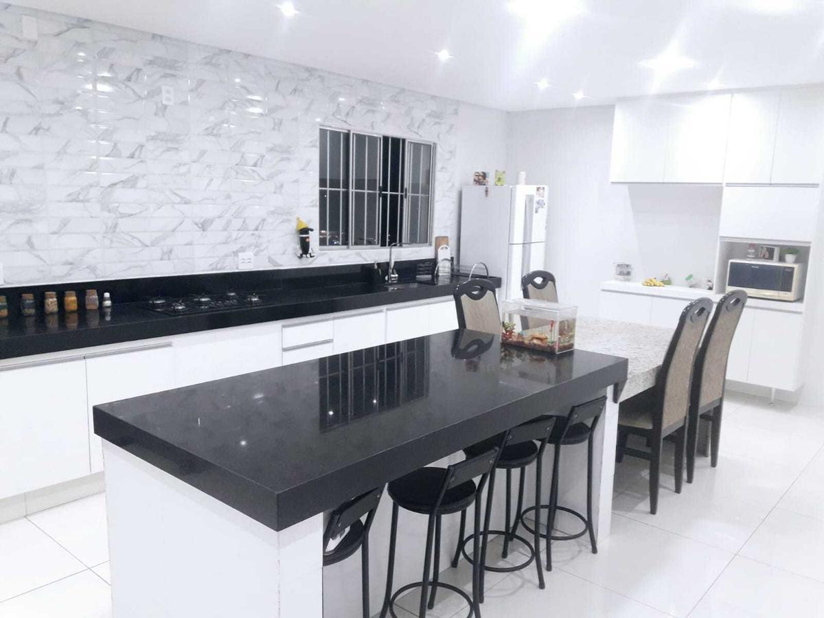 Casa, Europa, 3 Quartos, 0 Vaga, 1 Suíte