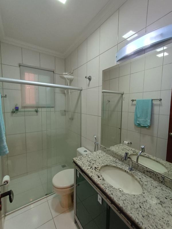 Casa, Cabral, 3 Quartos, 4 Vagas, 1 Suíte