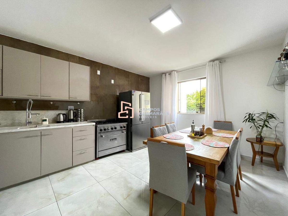 Casa, Castelo, 5 Quartos, 7 Vagas, 1 Suíte