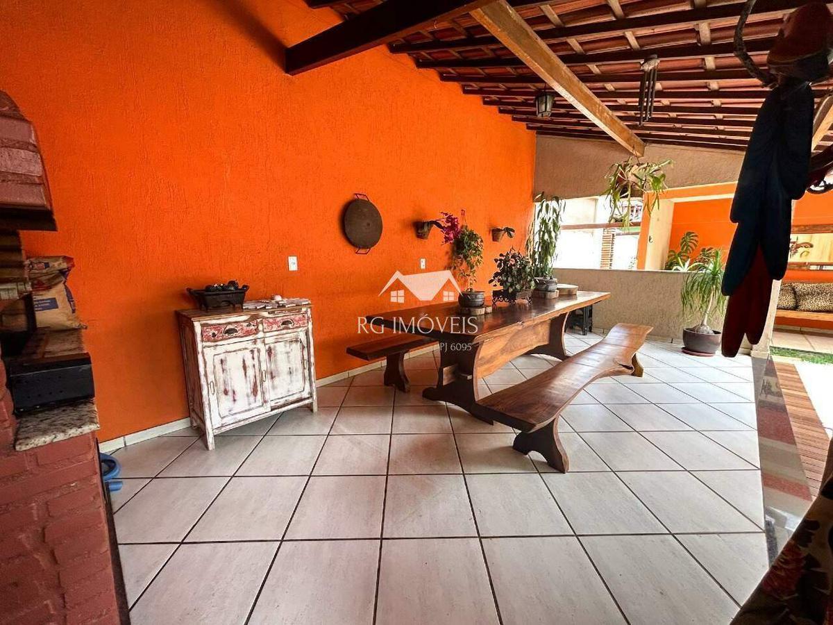 Casa, Barreiro, 3 Quartos, 4 Vagas, 1 Suíte