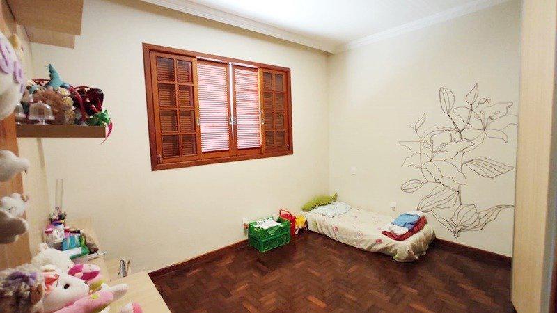 Casa, Braúnas, 3 Quartos, 8 Vagas, 2 Suítes