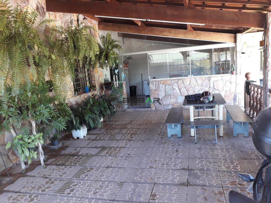 Casa, Industrial São Luiz, 4 Quartos, 4 Vagas, 2 Suítes