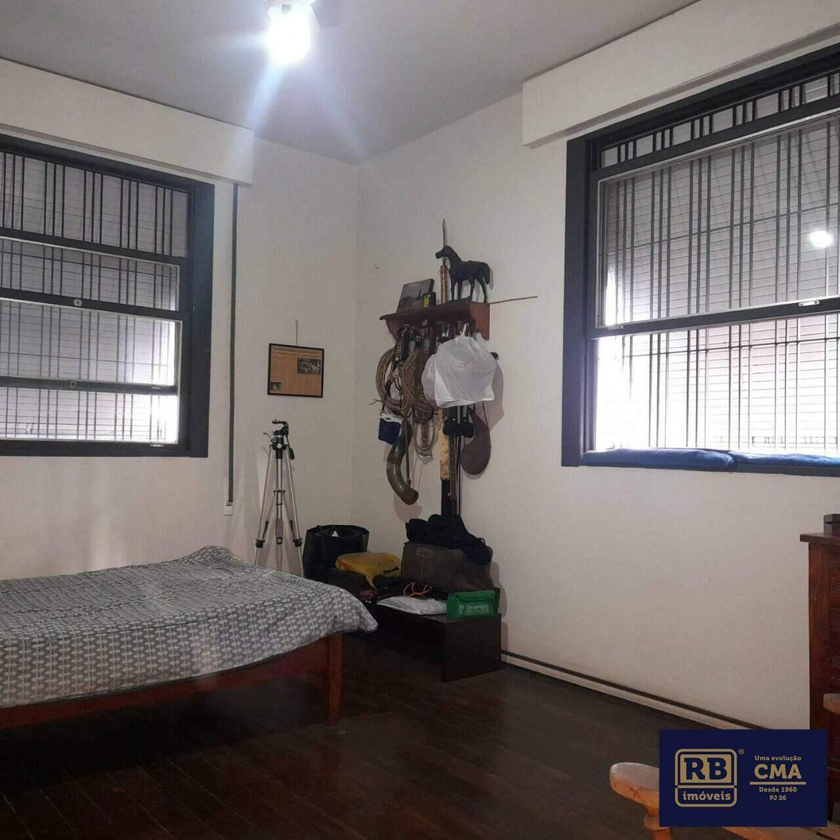 Casa, Funcionários, 5 Quartos, 4 Vagas, 1 Suíte
