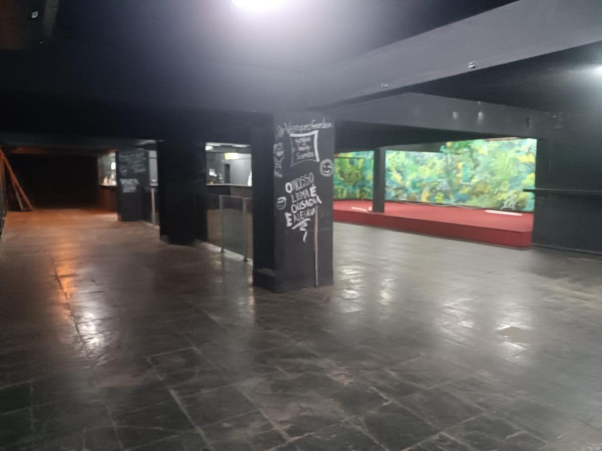 Prédio, Barreiro, 0 Quarto, 0 Vaga