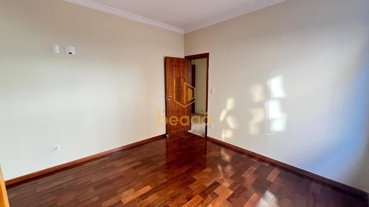 Casa, Castelo, 4 Quartos, 6 Vagas, 1 Suíte