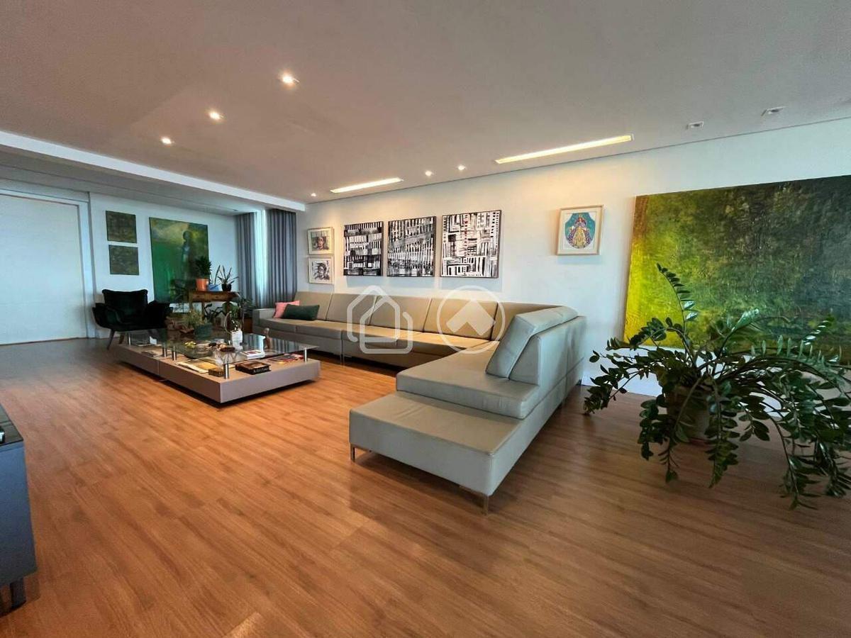 Casa, Buritis, 4 Quartos, 7 Vagas, 3 Suítes