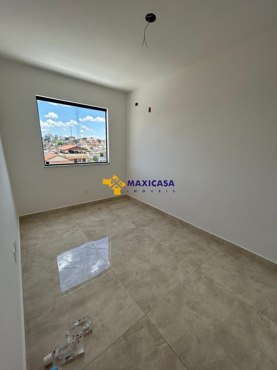 Casa, Santa Branca, 3 Quartos, 4 Vagas, 1 Suíte