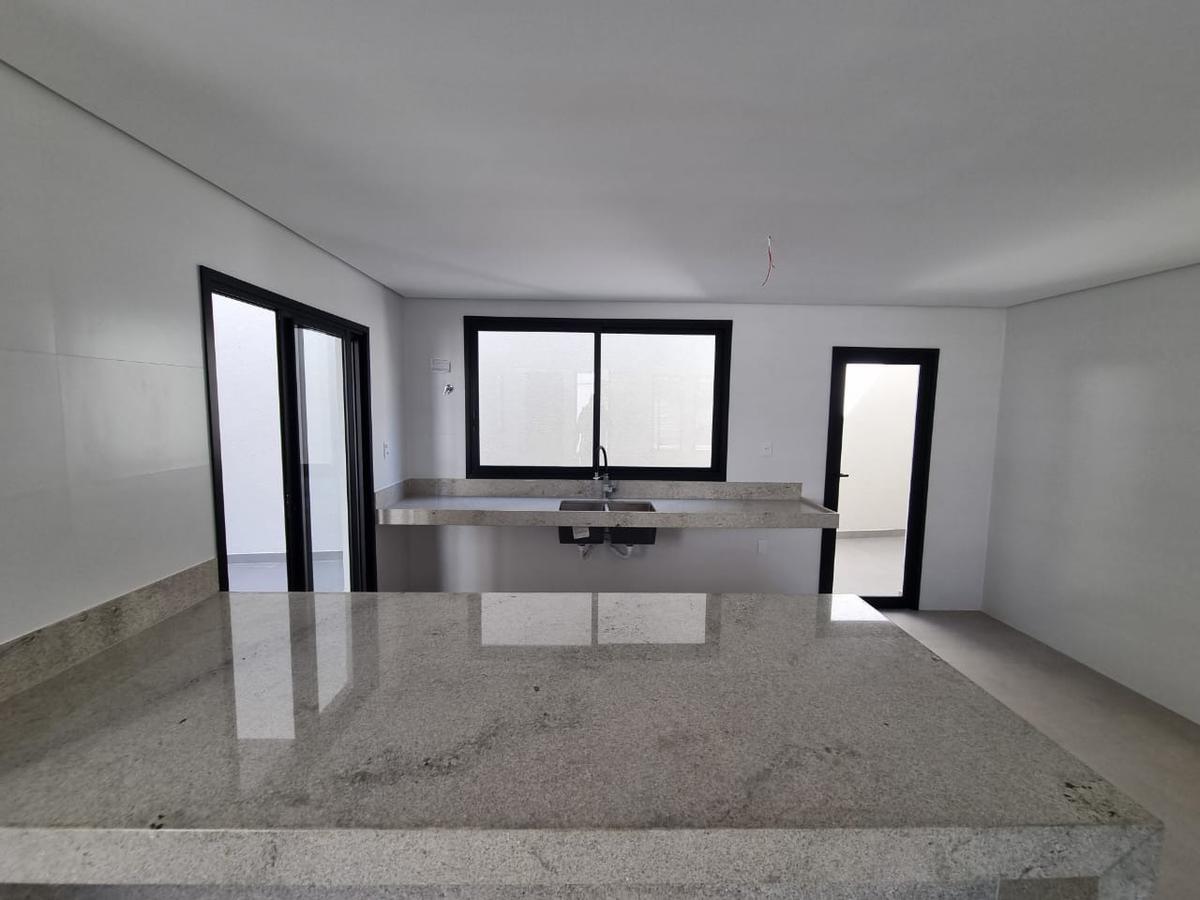 Casa, Planalto, 3 Quartos, 2 Vagas, 1 Suíte
