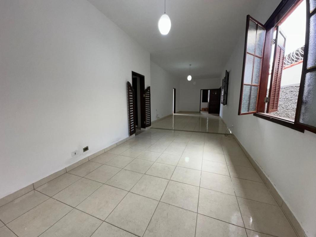 Casa, Centro, 5 Quartos, 0 Vaga