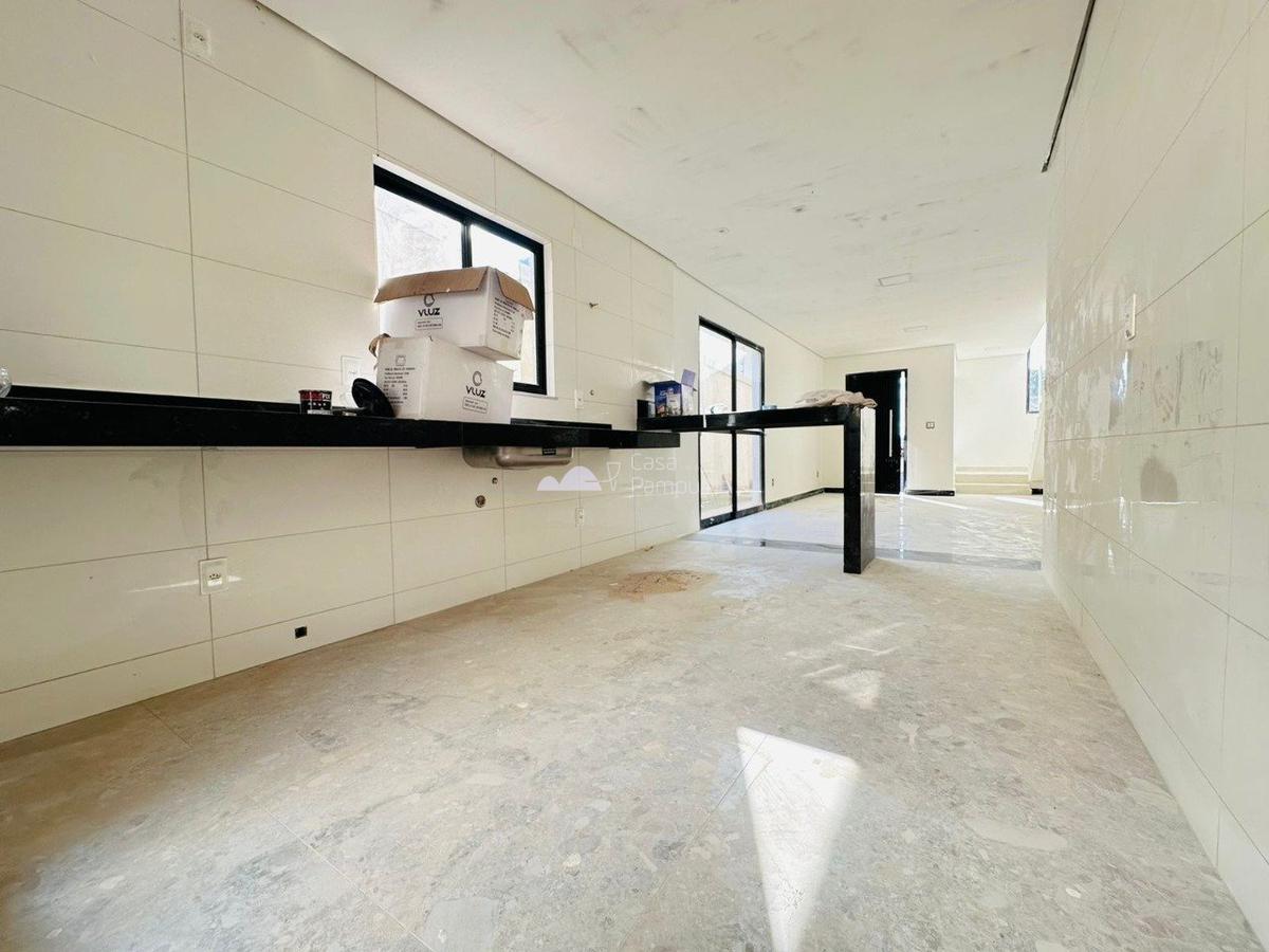 Casa, Santa Branca, 3 Quartos, 4 Vagas, 1 Suíte